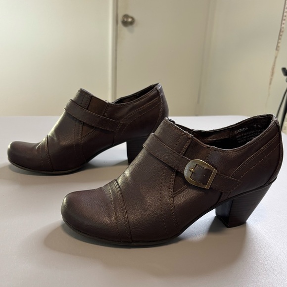 BARETRAPS ANKLE BOOTS brown woman’s size 7 - Picture 2 of 11